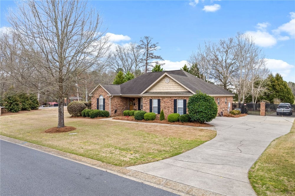 1905 Towne Lake Drive, Opelika, AL 36804 MLS 169041 Coldwell Banker