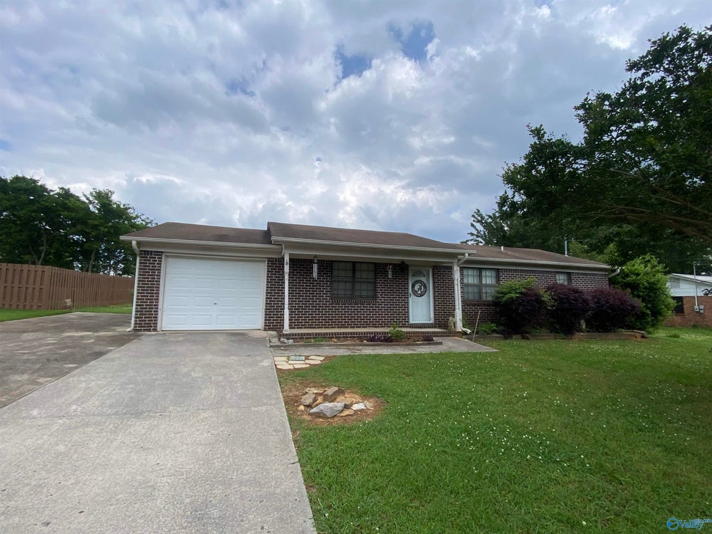 318 Chesapeake Drive, Scottsboro, AL 35769 MLS 21860767 Coldwell