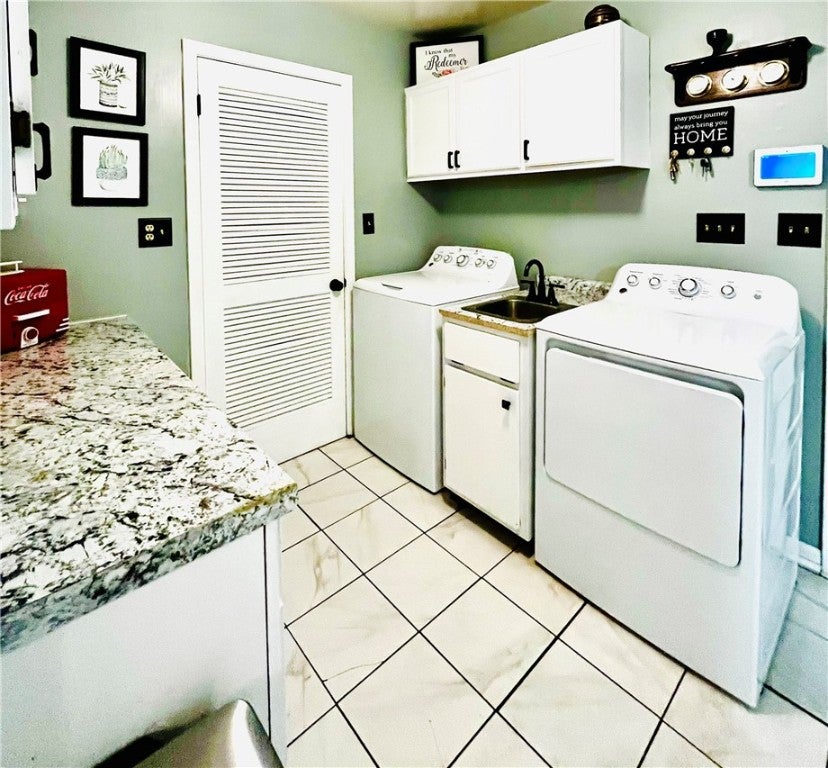 Laundry Room with pet sleeping quarters - Transitional - Laundry Room -  Raleigh - by Blue Ribbon Residential Construction, Inc.