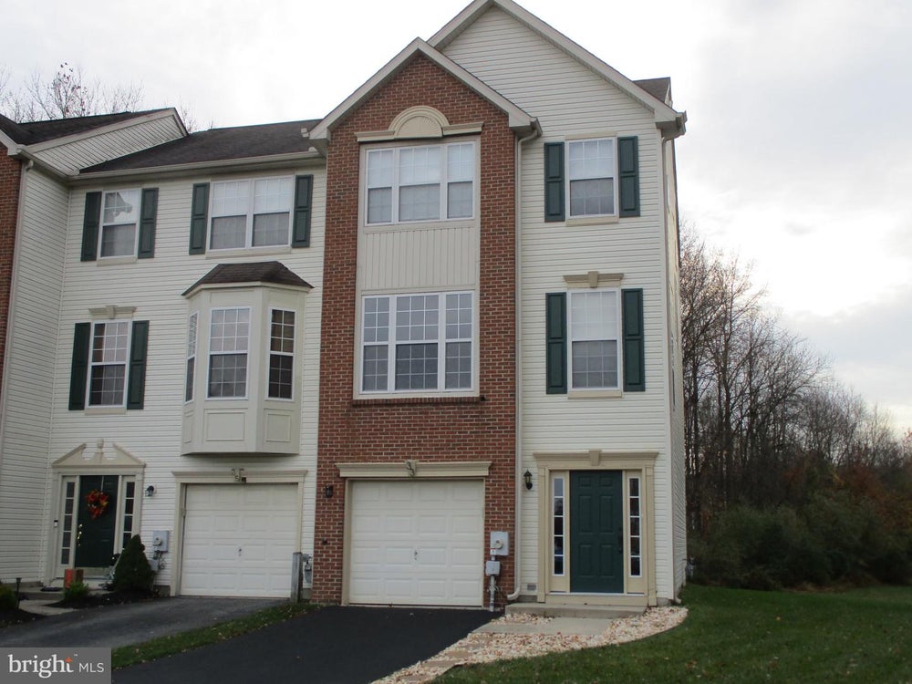 33 Shawn Ln, Bear, DE 19701 MLS DENC2052968 Coldwell Banker