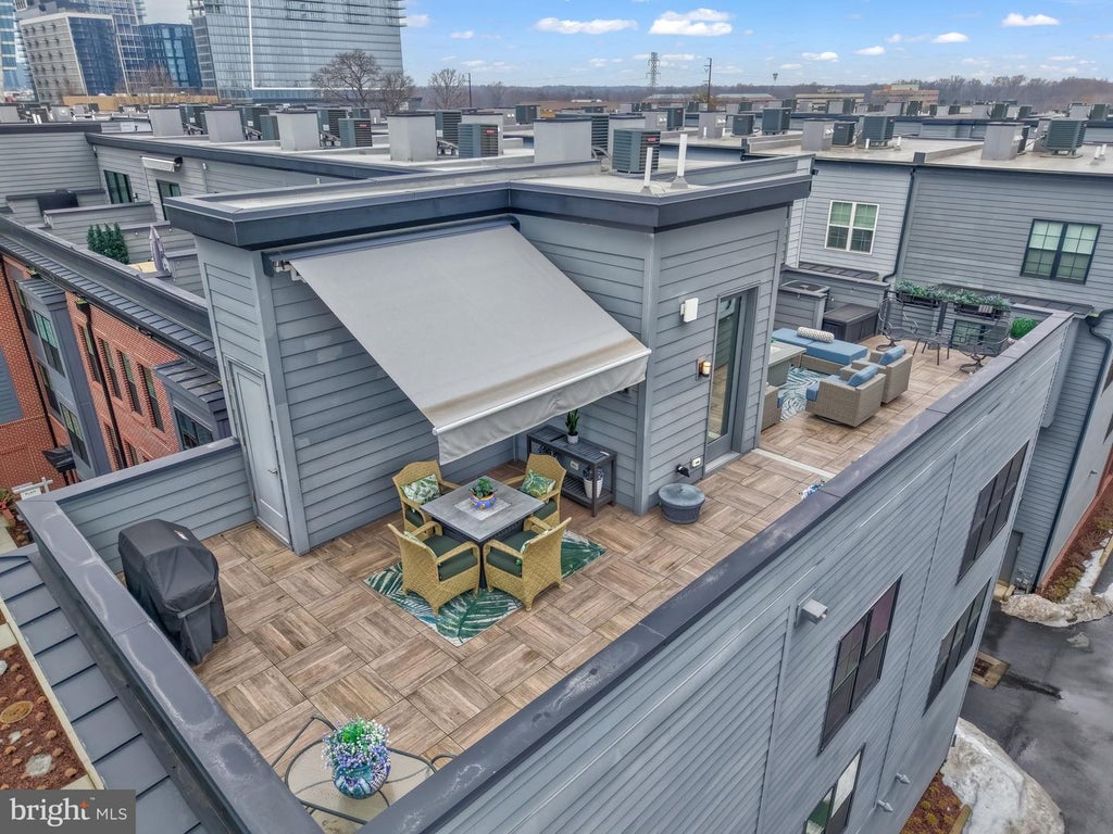 Contemporary Townhome Near Reston Town Center