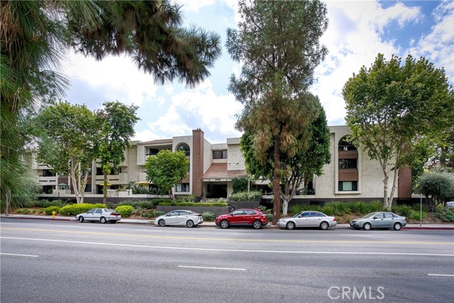 6121 Shoup Ave #5, Woodland Hills, CA 91367, MLS# PW23183526