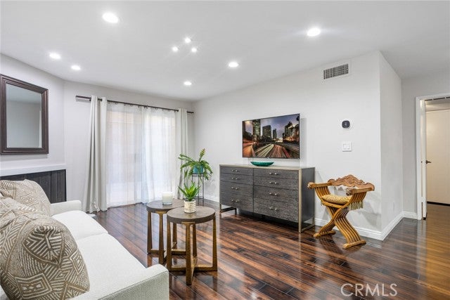 A Pasadena Loft Apartment Kitchen Gets a New Look - Cozy • Stylish • Chic