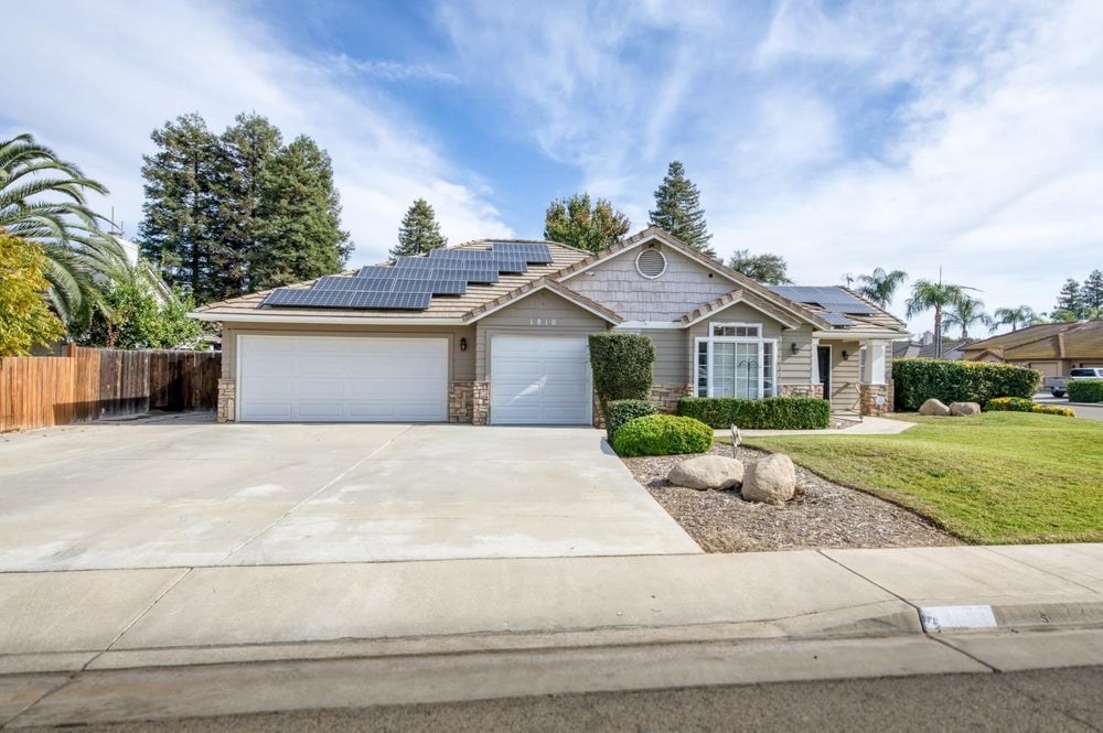 1810 N Jasmine Avenue, Reedley, CA 93654 - MLS# 639804 - Coldwell Banker
