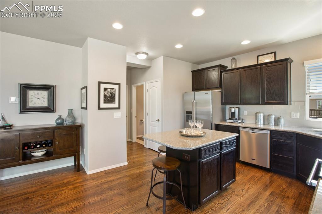 https://images-listings.coldwellbanker.com/CO_PPAR/12/56/18/1/_P/1256181_P08.jpg