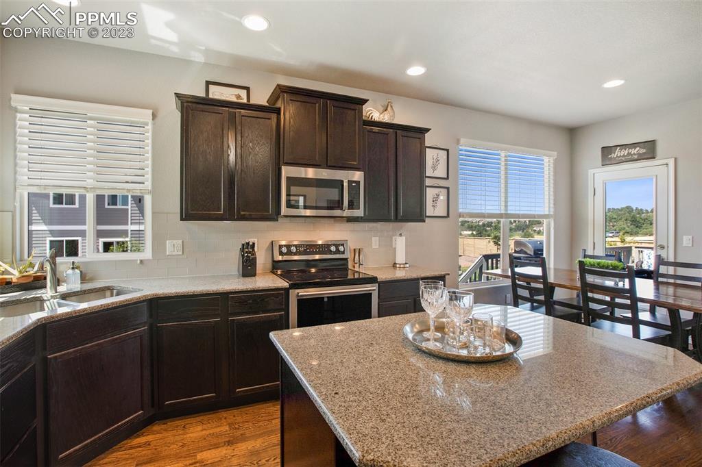 https://images-listings.coldwellbanker.com/CO_PPAR/12/56/18/1/_P/1256181_P10.jpg