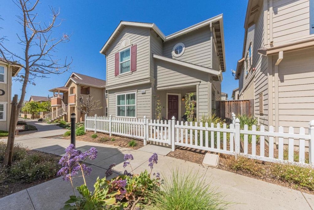 19832 Gabilan View Drive, Salinas, CA 93906 - MLS# ML82039811 ...