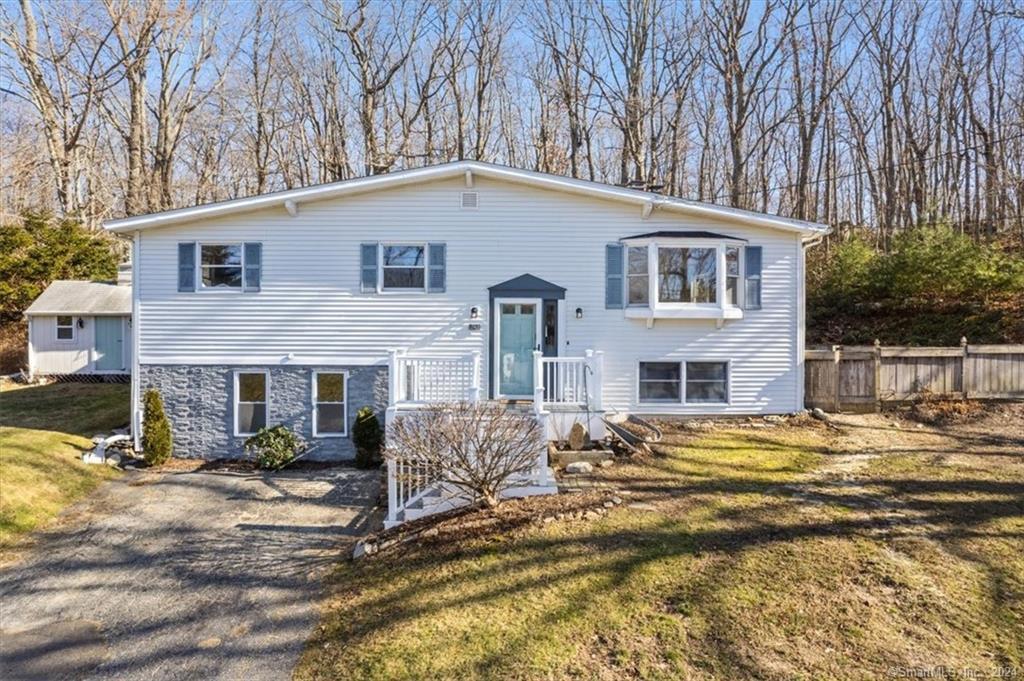 50 Carriage Hill Drive, East Lyme, CT 06357 - MLS# 170619002 - Coldwell ...