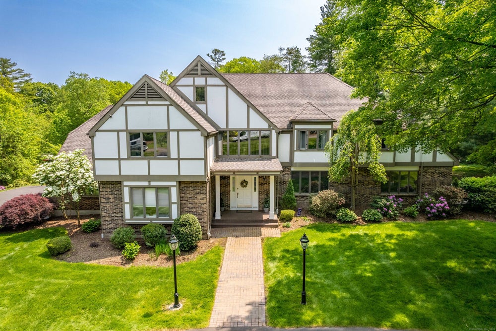 12 Oakengates, Avon, CT 06001 MLS 24010423 Coldwell Banker