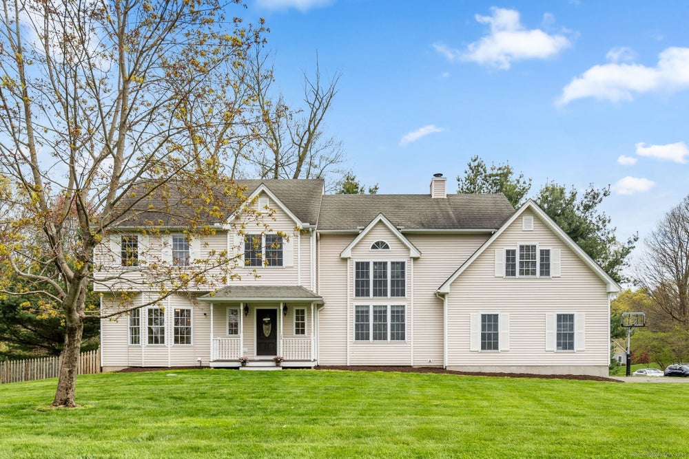 28 Chase Hollow Lane, Glastonbury, CT 06033 MLS 24015481 Coldwell