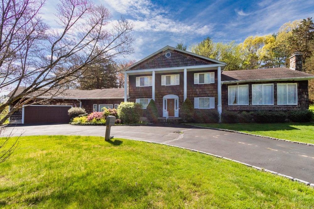 21 Saxony Drive, Trumbull, CT 06611 MLS 24015808 Coldwell Banker