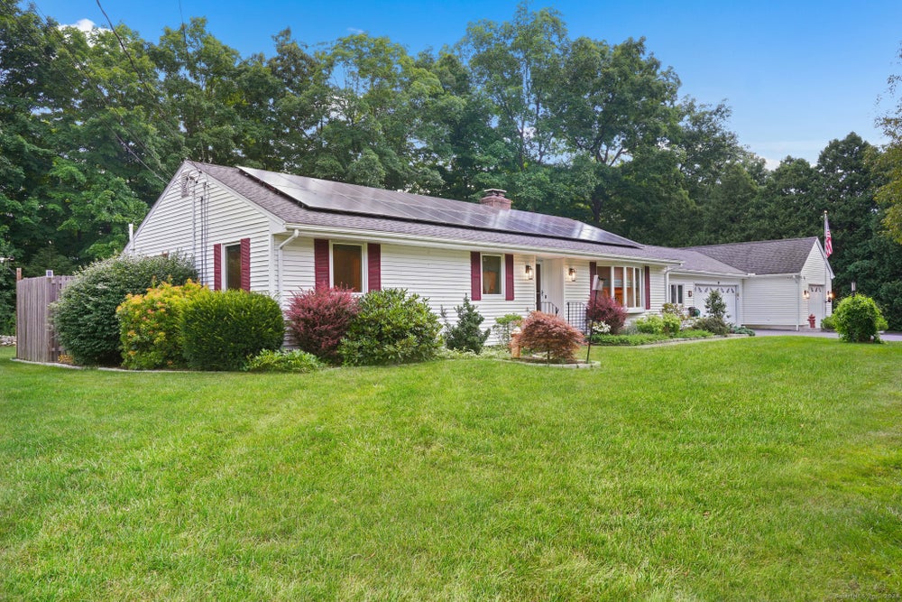 22 Middlefield Road, Oxford, CT 06478 MLS 24033326 Coldwell Banker