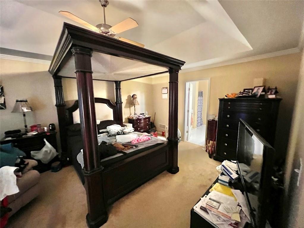 Rooms to go dumont canopy bed (King Size) And Dresser for Sale in