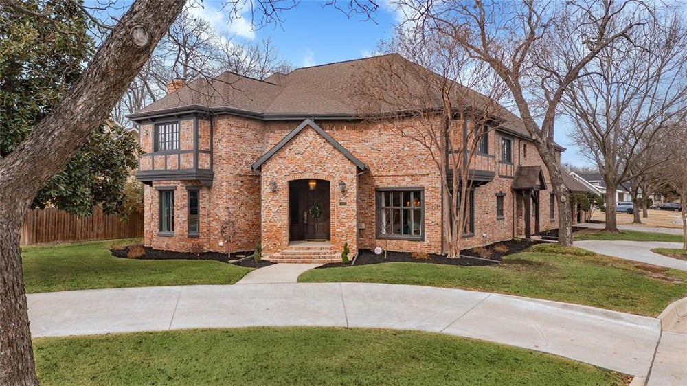 1000 W Marvin Avenue, Waxahachie, TX 75165 MLS 20240372 Coldwell