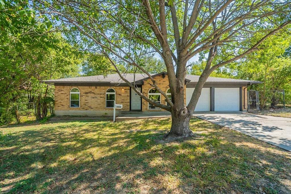 4400 Highland Lake Drive, Lake Worth, TX 76135 - MLS# 20450202 