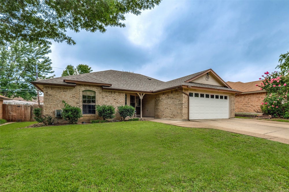 822 Wind Brooke Drive, Arlington, TX 76001 - MLS# 20643001 - Coldwell ...