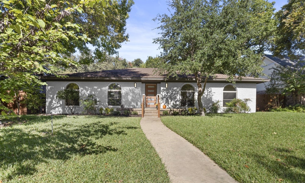 13123 Roaring Springs Lane, Dallas, TX 75240 - MLS# 20980478 - Coldwell ...