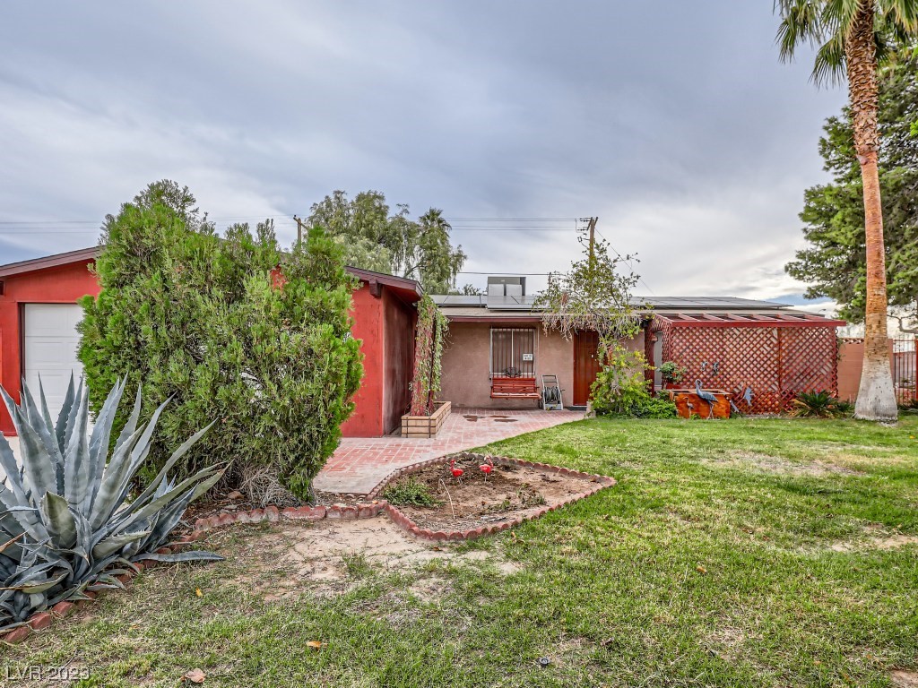 https://images-listings.coldwellbanker.com/GLVAR/25/37/81/3/_P/2537813_P00.jpg