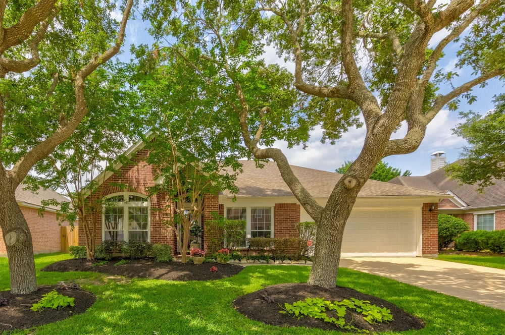 4416 Blossomwood Drive, League City, TX 77573 MLS 16698452