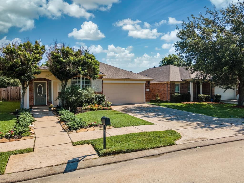 1930 Manor Drive Baytown TX 77521 MLS 58124477 Coldwell Banker   58124477 P00 