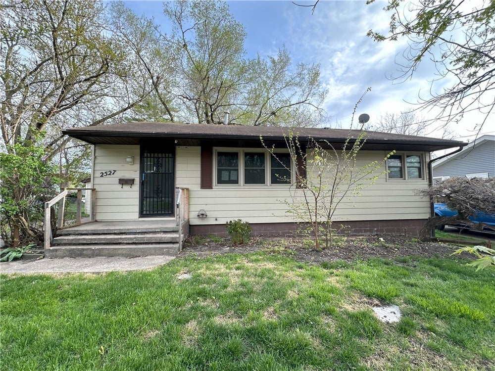 2527 E Sheridan Avenue, Des Moines, IA 50317 MLS 694402 Coldwell
