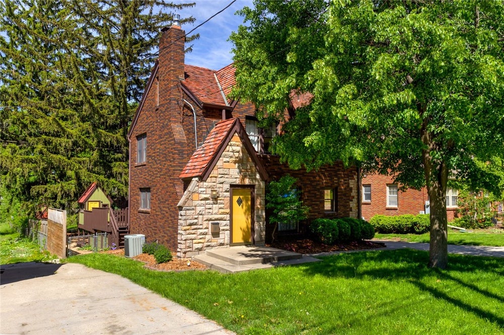 1236 65th Street, Windsor Heights, IA 50324 MLS 694940 Coldwell Banker