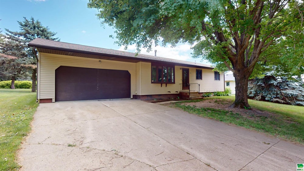 806 S Kastner Dr., Holstein, IA 51025 MLS 825278 Coldwell Banker