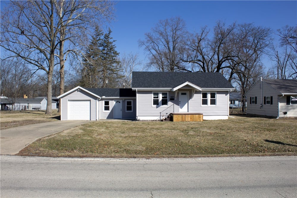 3324 E Fulton Avenue, Decatur, IL 62521 - MLS# 6250981 - Coldwell Banker