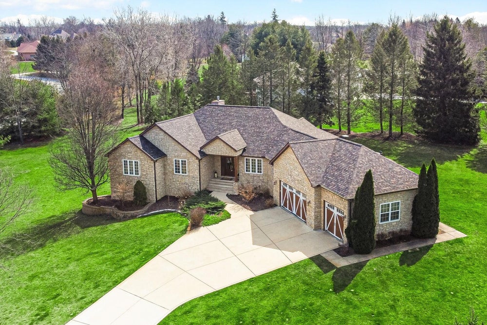 48 Zane Court, Valparaiso, IN 46385 MLS 801828 Coldwell Banker