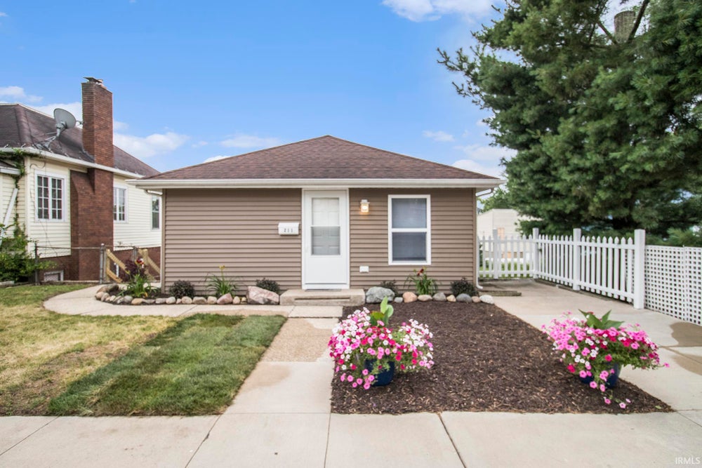 211 E Battell Street, Mishawaka, IN 46545 MLS 202422587 Coldwell