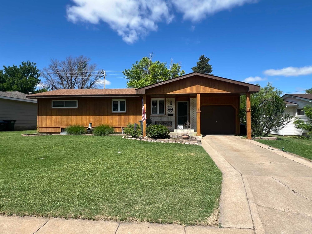 2213 5th Ave, Dodge City, KS 67801 MLS 14460 Coldwell Banker