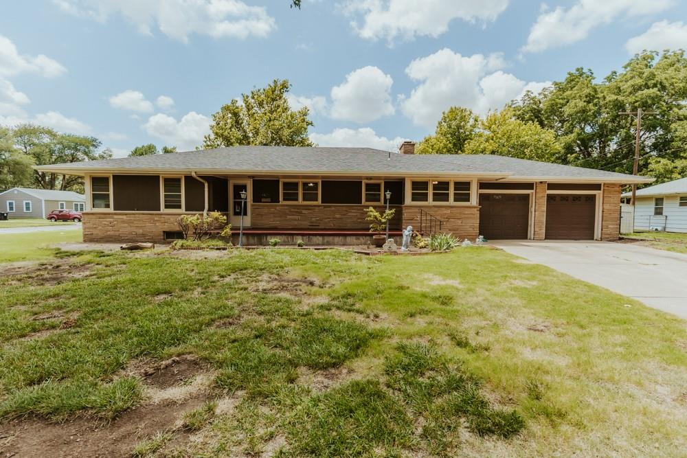 908 Pearl Ave., Salina, KS 67401 MLS 210375 Coldwell Banker