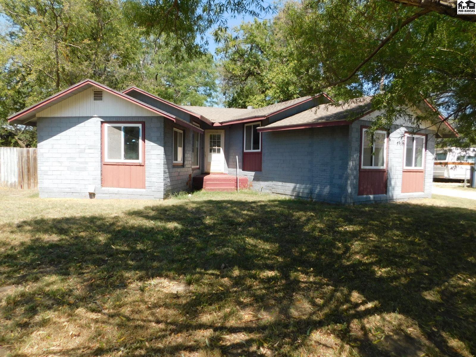 514 W 9th Ave Hutchinson KS 67501 MLS 49174 Coldwell Banker   49174 P00 