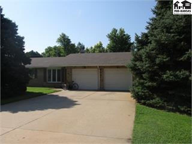 603 E 43rd Ave, Hutchinson, KS 67502 - MLS# 52955 - Coldwell Banker
