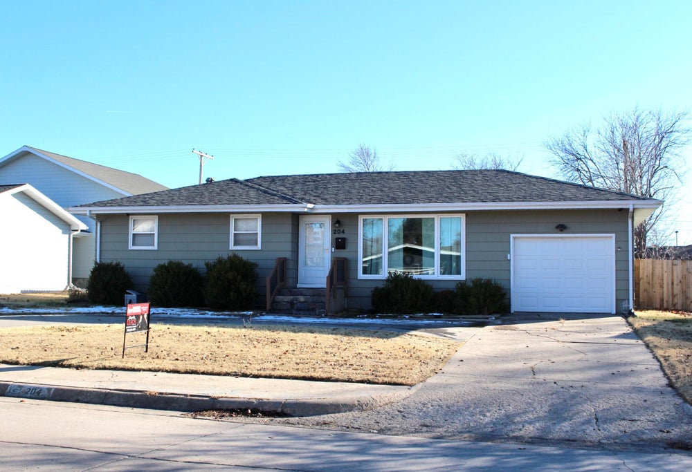 204 E 32nd St, Hays, KS 67601 MLS 202761 Coldwell Banker