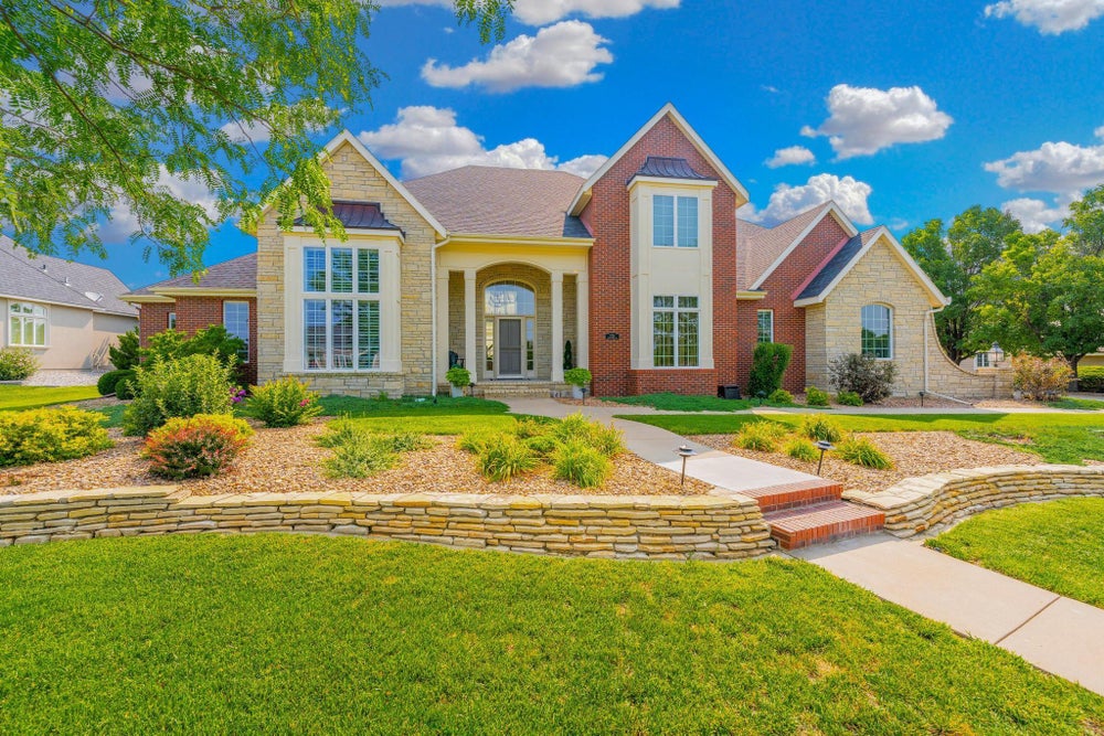 2724 Thunderbird Dr, Hays, KS 67601 MLS 203453 Coldwell Banker