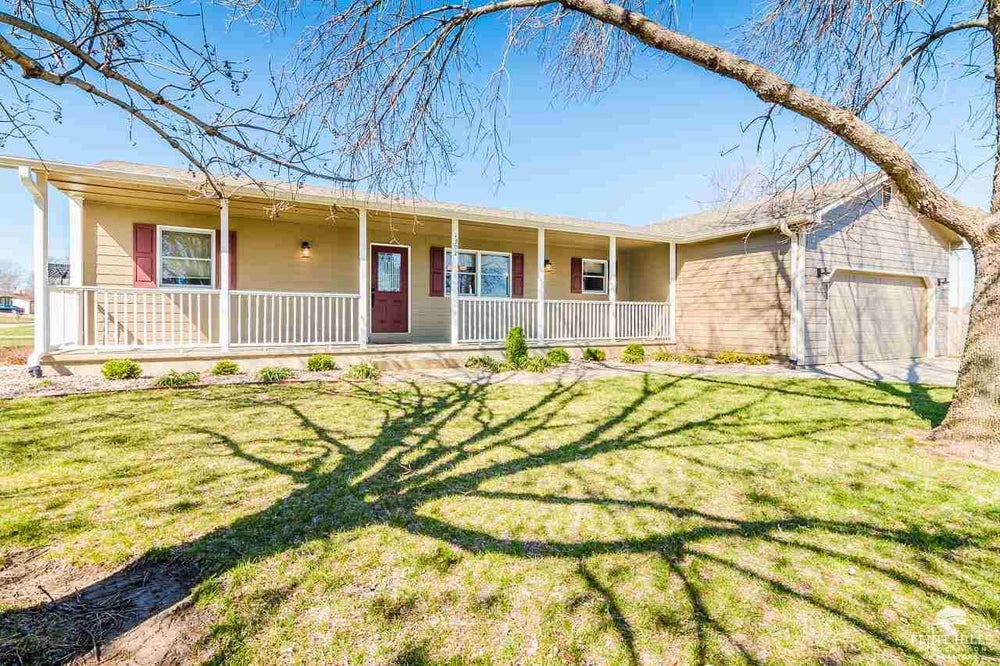 1302 18th Street, Wamego, KS 66547 MLS 20240647 Coldwell Banker