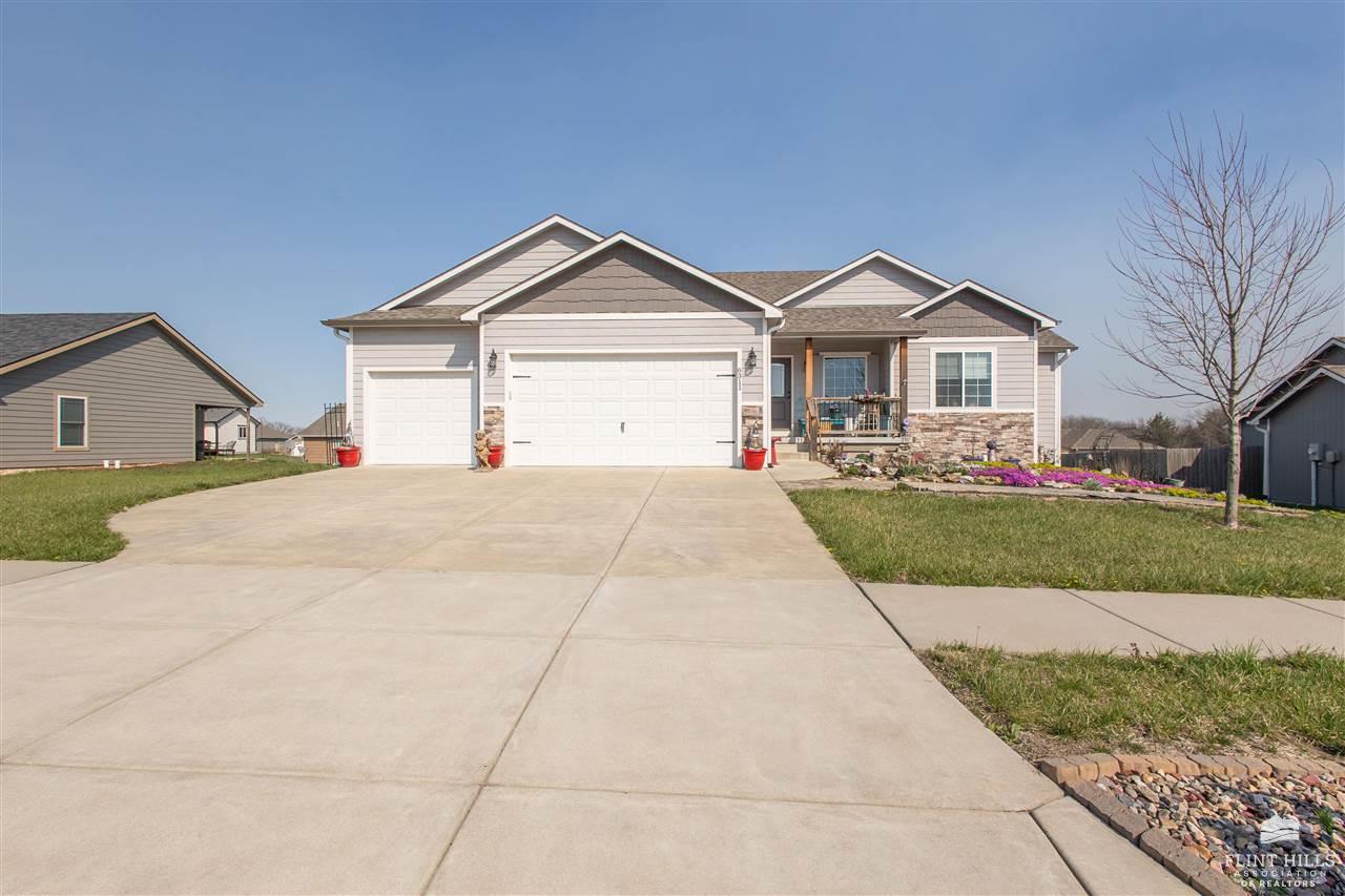 6311 Broadleaf Terrace, Wamego, KS 66547 - MLS# 20240842 - Coldwell Banker