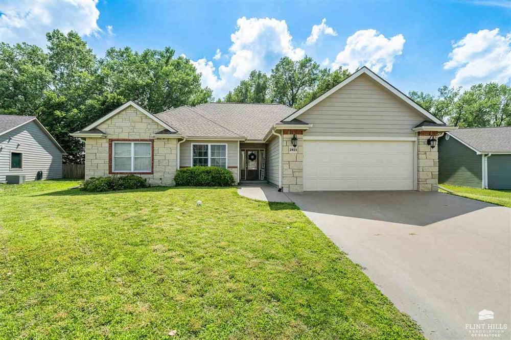 2821 Northwing Drive, Manhattan, KS 66502 MLS 20241628 Coldwell Banker