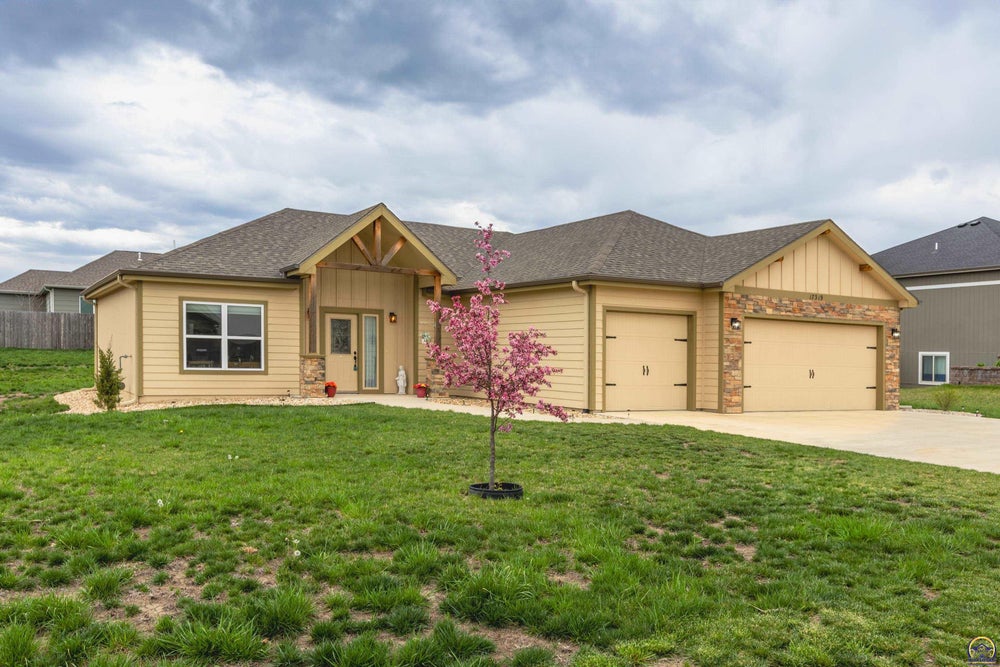 17319 Driftwood Bend, Wamego, KS 66547 MLS 231741 Coldwell Banker