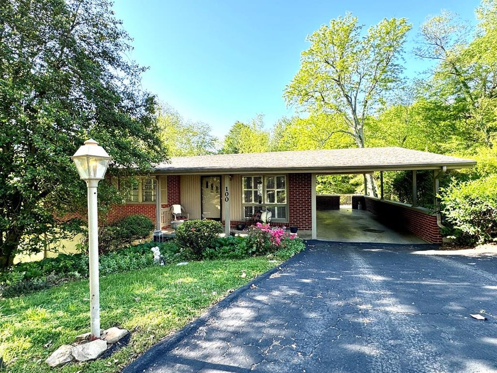 100 Hillcrest Dr S, Madisonville, KY 42431 MLS 114942 Coldwell Banker