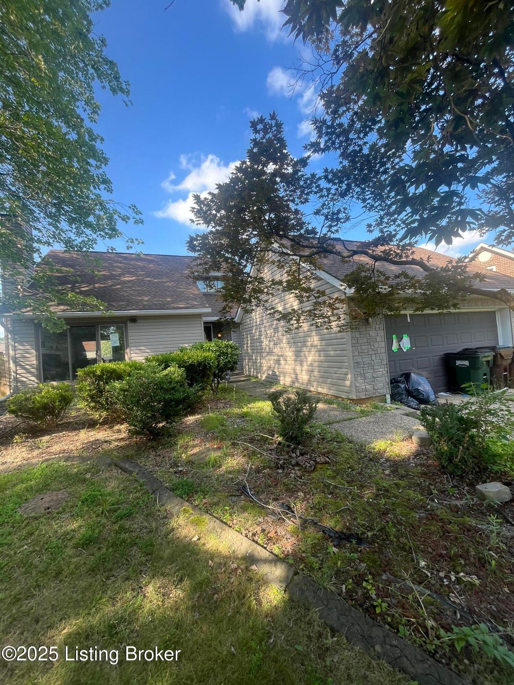 7907 Apple Valley Dr, Louisville, KY 40228 - MLS# 1694161 - Coldwell Banker