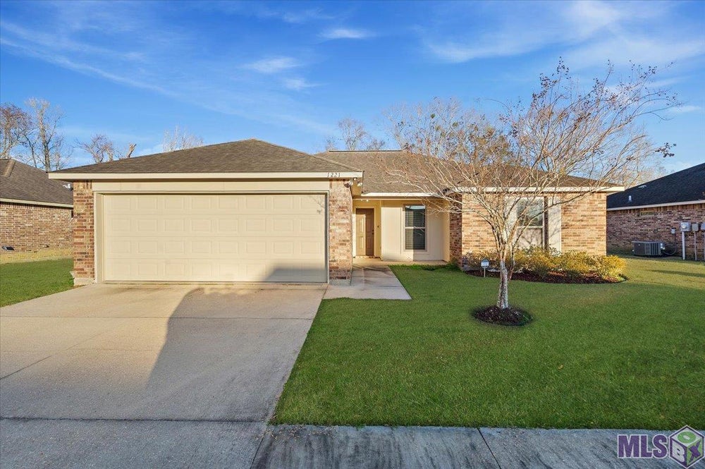 1221 Point Andrew Dr, Gonzales, LA 70737 MLS 2024002172 Coldwell