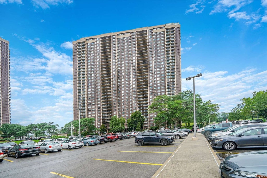 271-10 Grand Central Parkway UNIT 8O, Floral Park, NY 11005