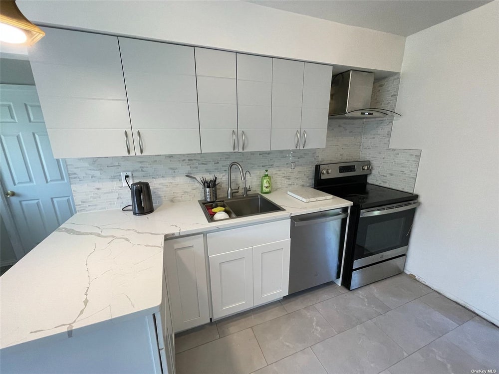 8 Manors Drive, Jericho, NY 11753 MLS 3533309 Coldwell Banker