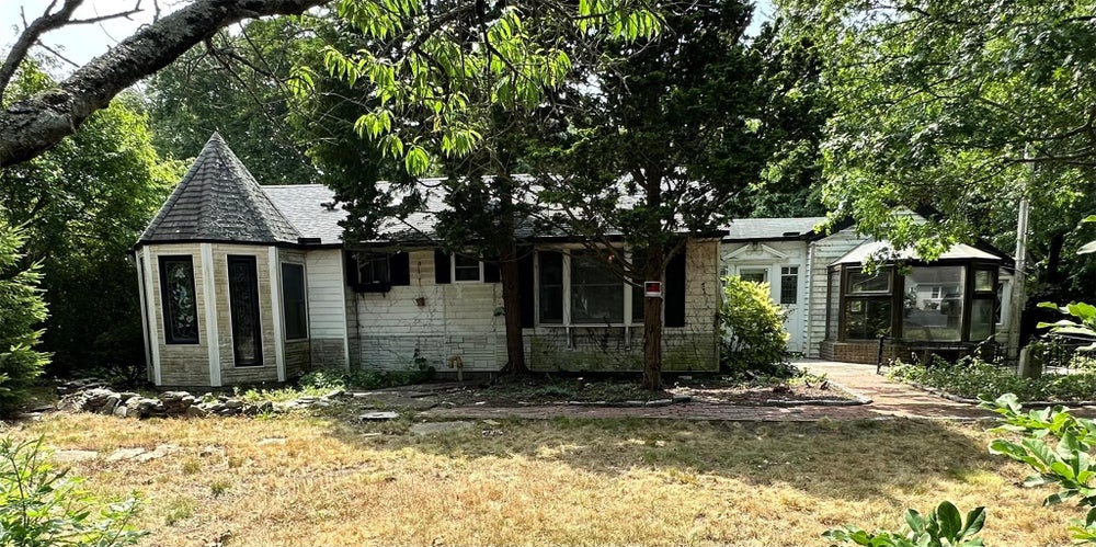 282 Vanderbilt Boulevard, Oakdale, NY 11769 - MLS# 829329 - Coldwell Banker