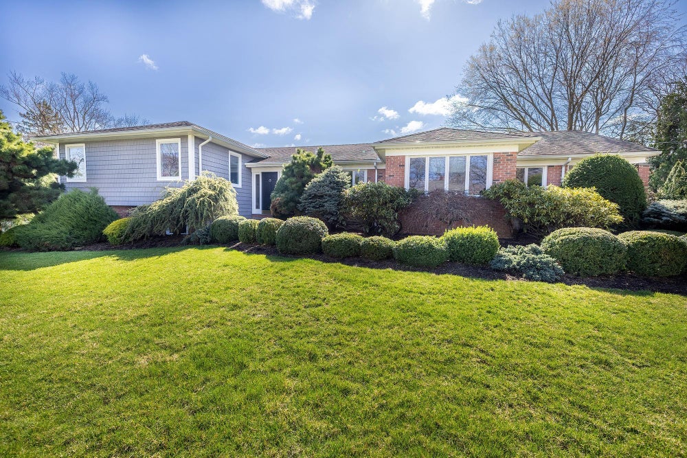 104 Country Ridge Drive, Rye Brook, NY 10573 - MLS# 844074 - Coldwell ...