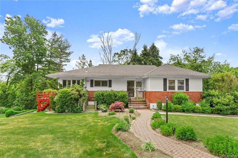 17 Sara Lane, New Rochelle, NY 10804 MLS H6254246 Coldwell Banker