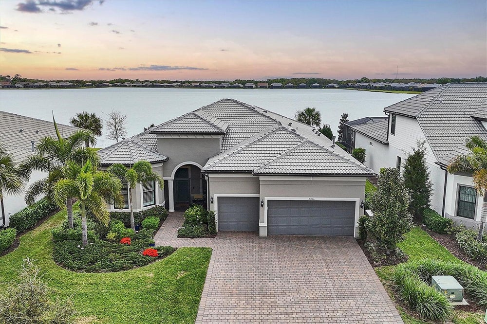 8016 Grande Shores Drive, Sarasota, FL 34240 MLS A4602413 Coldwell