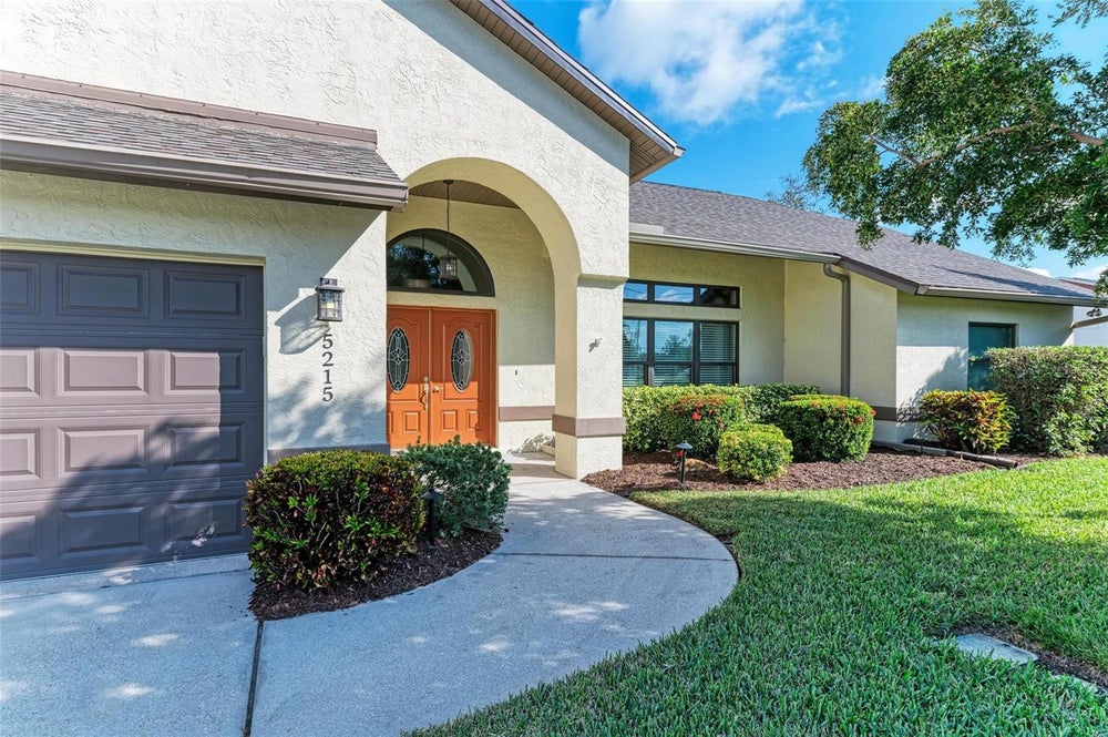 5215 Canterbury Dr, Sarasota, Fl 34243 - Mls# A4634445 - Coldwell Banker